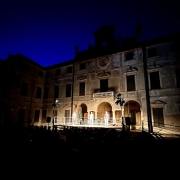 Palco scenico davanti a Villa Sottocasa