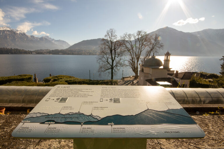 Mappa visuo-tattile raffigurante il paesaggio che si ammira da Villa Carlotta